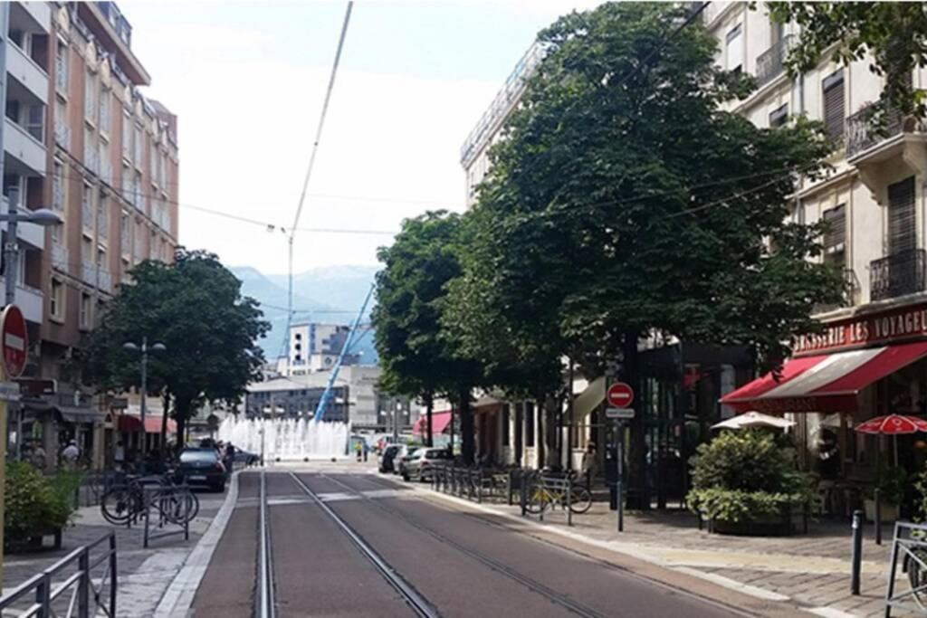 Joli 2 Pieces En Centre , Gare A 50 Metres Grenoble